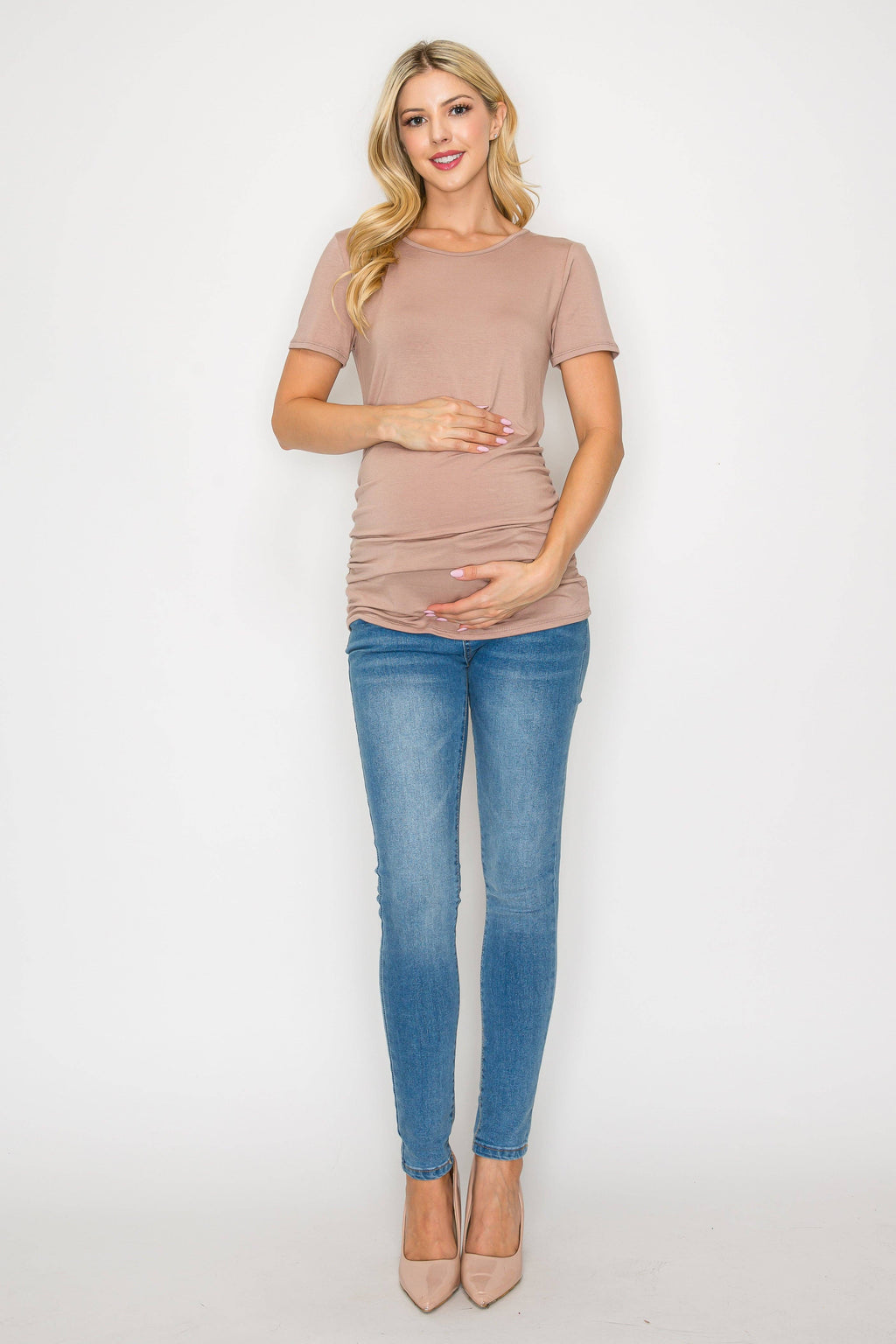 Elisse Casual Short Sleeve Top W/Side Ruched in Sand