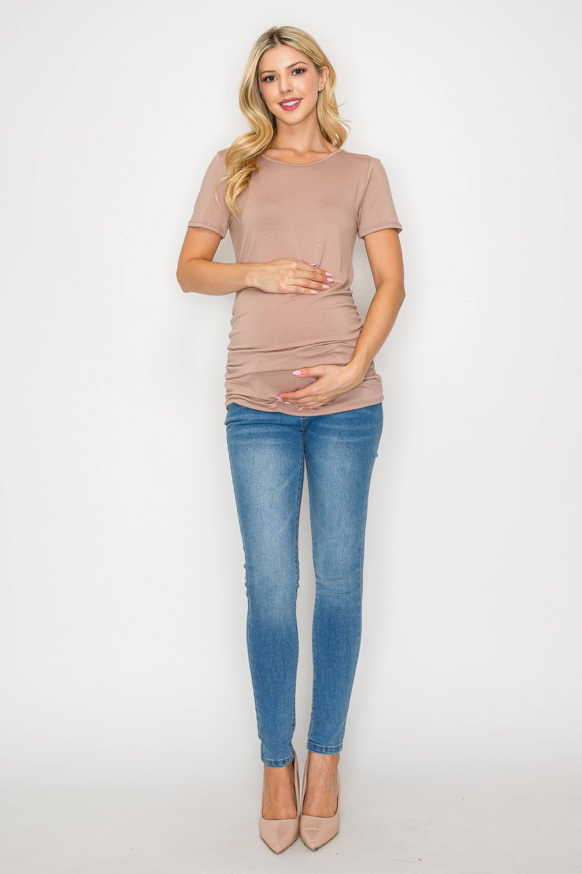 Elisse Casual Short Sleeve Top W/Side Ruched in Sand