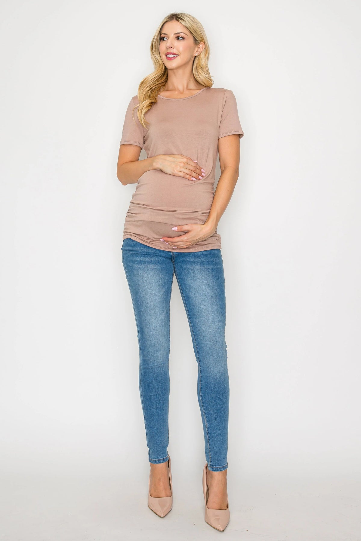 Elisse Casual Short Sleeve Top W/Side Ruched in Sand