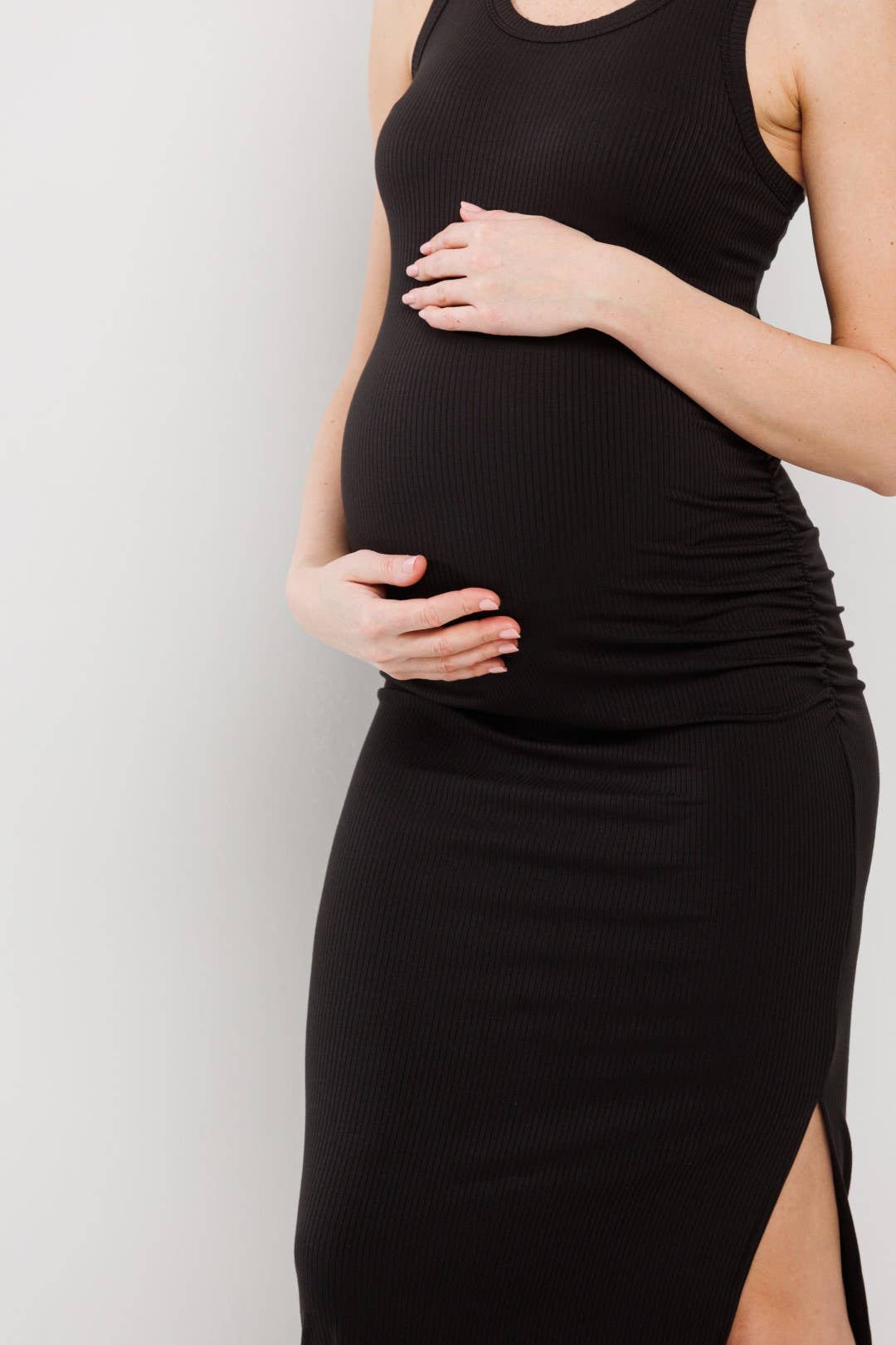 Black Ribbed Maternity Sleeveless Side-Ruched Midi Dress